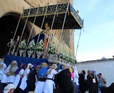 Costaleras de la Virgen de Loreto, en la salida desde el templo del Espíritu Santo  // CharryTV