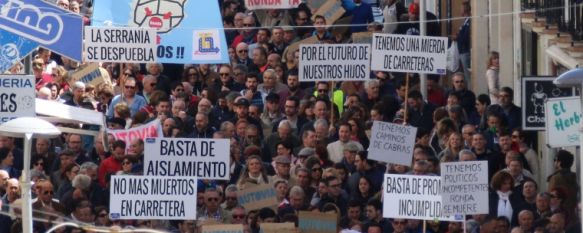 La manifestación por la autovía congrega a 4.000 personas según la Policía Nacional, Miles de serranos han secundado la convocatoria de la plataforma ciudadana para exigir a las administraciones mejoras en nuestras carreteras , 29 Apr 2018 - 14:47