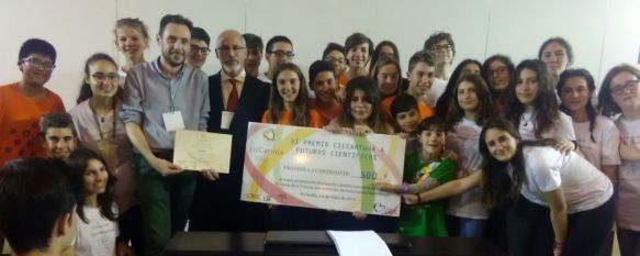 Los alumnos del IES Martín Rivero tras ganar el primer premio // CharryTV Los alumnos del IES Martín Rivero tras ganar el primer premio // CharryTV