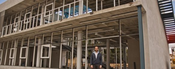 Daniel Harillo visitó ayer el edificio neotecnológico. // Pedro Chito