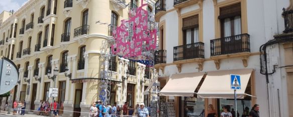 El diseño de la portada debe contemplar el paso de las carrozas durante la cabalgata // CharryTV