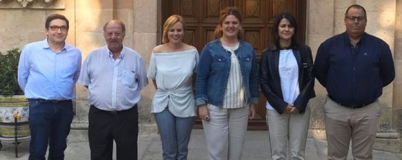 De izquierda a derecha, David Verdú, Rafael Cañestro, Mª José Sánchez, Teresa Valdenebro, Emilia Garrido y José Luis Gamarro  // CharryTV