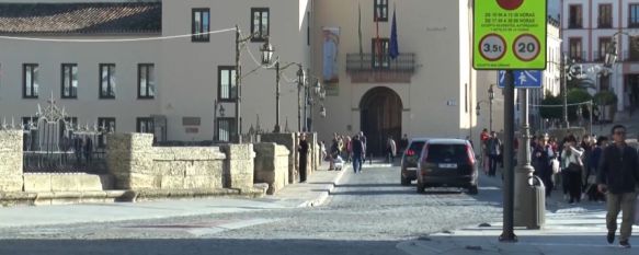 El tráfico en el Puente Nuevo quedará abierto las tardes del periodo escolar entre semana, La delegada de Tráfico ha justificado esta decisión por las numerosas quejas de padres de alumnos que estudian en centros del casco histórico, 18 Dec 2018 - 19:25