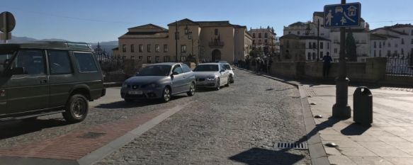 Tráfico permitirá finalmente circular por el Puente Nuevo los sábados y domingos por la tarde , La falta de concreción y transparencia en el anuncio de los últimos cambios sobre la medida ha generado una gran confusión entre los vecinos, 09 Jan 2019 - 17:36