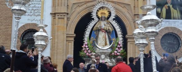 Los cultos comenzaban a las 11 de la mañana con una eucaristía oficiada por Salvador Guerrero Cuevas y a continuación tuvo lugar el traslado de la imagen. // CharryTV