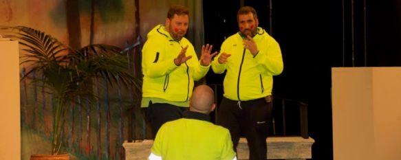 Los Guardianes de Ronda hicieron de la improvisación su mejor arma para dar dinamismo al Pregón del Carnaval. // Teresa Valdenebro