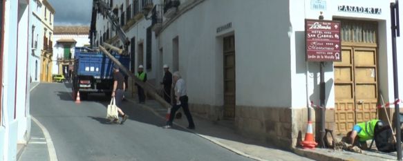 Comienzan las obras para eliminar el estrechamiento de la Calle Armiñán, Tras las actuaciones, la vía contará con cinco metros en todo su recorrido y 1,20 metros en su acerado, afectando favorablemente al intenso tráfico que afecta a esta zona, 18 Mar 2019 - 18:36