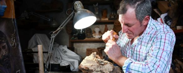 El escultor ha trabajado en su taller de Parauta durante todo el invierno para que sus obras vean la luz en feria internacionales. // José Antonio Gallardo El escultor ha trabajado en su taller de Parauta durante todo el invierno para que sus obras vean la luz en feria internacionales. // José Antonio Gallardo