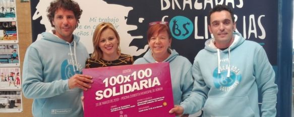 En la foto Christian Jongeneel, coordinador de la Fundación Vicente Ferrer en Málaga, junto a la delegada de Deportes Mª José Sánchez y los miembros de la organización Rocío Banderas y Daniel García. // CharryTV