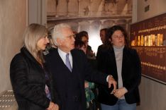 Patricia del Pozo, visitando la nueva sala de la Real Maestranza de Ronda junto a Rafael Atienza y la alcaldesa, Teresa Valdenebro // CharryTV