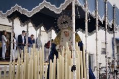 María Santísima del Rosario estrenaba una peana de plata y una diadema dorada, así como un nuevo relicario de plata para el paso de palio. // Juan Velasco