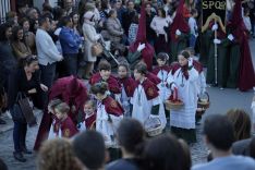 El capataz del paso de misterio dedicó una primera levantá a la juventud cofrade y a la incorporación de nuevos hermanos. // Juan Velasco