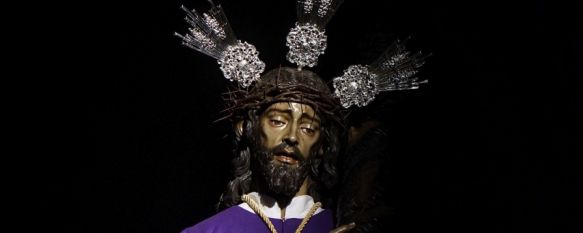 Nuestro Señor del Perdón estrenaba túnica confeccionada por el taller de bordados Jesús Rosado Borja, así como la restauración de sus potencias y guion sacramental. // Juan Velasco