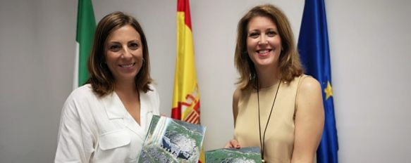 La alcaldesa entrega el documento de planificación para la puesta en valor de Acinipo, Mª Paz Fernández ha mantenido un encuentro en Málaga con la delegada provincial Carmen Casero  , 26 Jun 2019 - 18:00