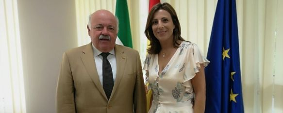 Fernández anuncia que la Junta creará un centro para pacientes crónicos en el antiguo hospital, La remodelación de las instalaciones será progresiva, contará con una inversión inicial de 500.000 euros y comenzará con la puesta en servicio de entre 30 y 40 camas 
, 03 Jul 2019 - 20:09