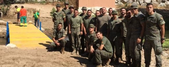 Legionarios de la Xª Bandera, esta mañana tras la colocación del puente  // CharryTV