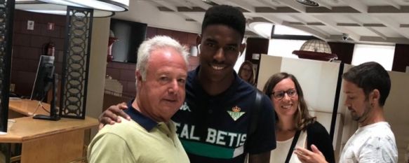 Manuel Guerrero y Junior Firpo, antes del partido que el Real Betis disputó la pasada campaña en Mendizorroza // CharryTV