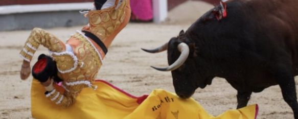 Imagen del percance que sufrió el matador limeño en Madrid  // Roca Rey