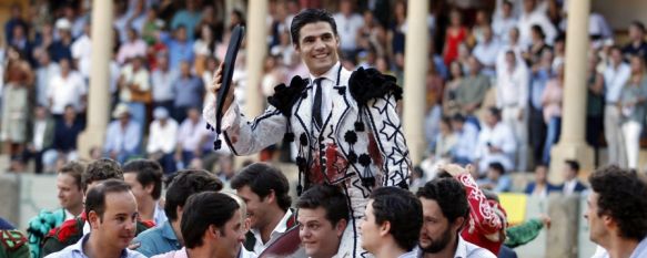 El sevillano Pablo Aguado, instantes antes de salir por la puerta grande  // Arjona