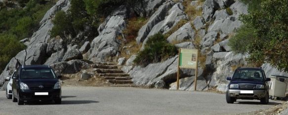 La Guardia Civil detiene a dos personas por robar en un turismo en la Cueva de la Pileta, Desde el mes de septiembre se venían registrando sustracciones en el interior de vehículos estacionados en el aparcamiento de la gruta, 09 Nov 2011 - 15:44