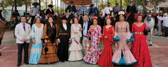 Las Damas Goyescas, un grupo de caballistas y autoridades municipales, en el Día del Caballo en el Real // CharryTV