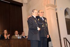 El subinspector José María García ha recibido la Cruz al mérito policial con distintivo blanco. // CharryTV