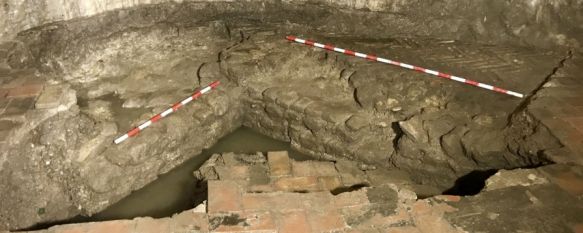 Los investigadores están desarrollando la primera de cuatro fases en las que tratarán de investigar el origen de los restos mediníes presentes en esta construcción. // Ignacio Garrido