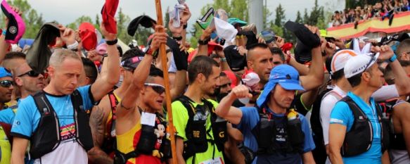 Un grupo de marchadores, momentos antes de la salida desde la Ciudad Deportiva  // Manolo Guerrero 