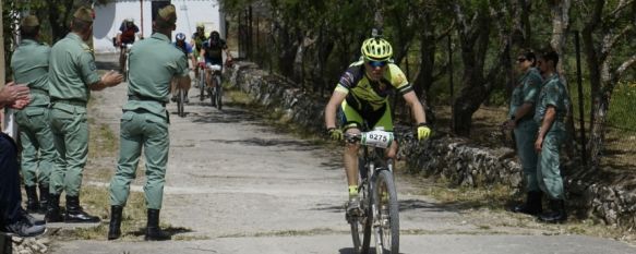 Imagen de archivo de un participante de MTB tras descender la ermita de la Escarihuela, en Montejaque // CharryTV