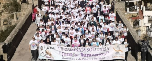 La asociación recorrió unos 7 kilómetros desde la Alameda del Tajo para mostrar su apoyo a los enfermos de cáncer. // CharryTV