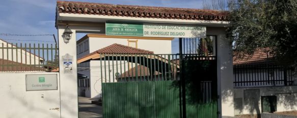 El delegado de Educación se ha comprometido a crear una comisión de obras específica en la que el centro esté representado. // CharryTV