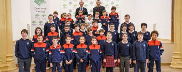 Alumnos del colegio Fernando de los Ríos en la jornada inaugural de la liga. // CharryTV