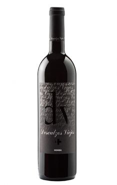 El vino es un tinto de la añada de 2011 con 12 meses de barrica y tres variedades de uva. // CharryTV