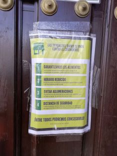 Los locales de barrio promueven el cumplimiento de las medidas de prevención para evitar la propagación del coronavirus. // CharryTV