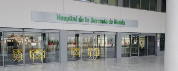 Entrada principal al Hospital Comarcal de la Serranía  // Manolo Guerrero