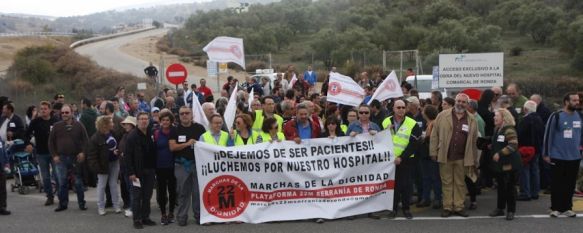 Imagen de archivo de la Plataforma, que reclama una mayor seguridad y duración en los nuevos contratos que se realicen a enfermeros y otros profesionales sanitarios. // Plataforma por el Nuevo Hospital de la Serranía