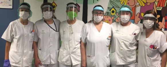 El personal de Urgencias porta las viseras e acetato para atender a los posibles casos de coronavirus en Ronda. // María José Fernández