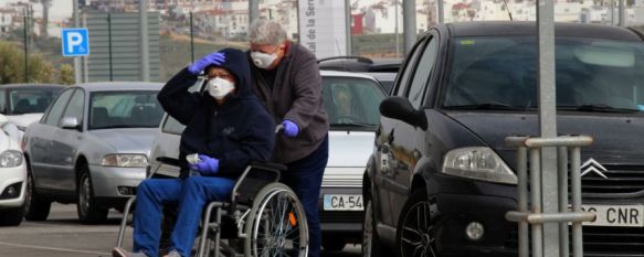 Los sanitarios podrán hacerse las pruebas del COVID-19 a partir de mañana, Desde el Sindicato Médico, su representante en el Área Sanitaria, explica que los tests rápidos que identifican el virus en 15 minutos no han llegado a realizarse en España, 25 Mar 2020 - 17:03