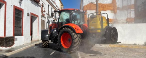 Los agricultores prosiguen con su labor de desinfección de la ciudad, De forma voluntaria, 16 trabajadores en 12 vehículos han recorrido Ronda y sus pedanías para limpiar sus calles , 07 Apr 2020 - 14:11