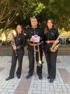 Marta, Eleuterio y Paloma comparten su pasión por la música y la Semana Santa. // Paloma Tapia