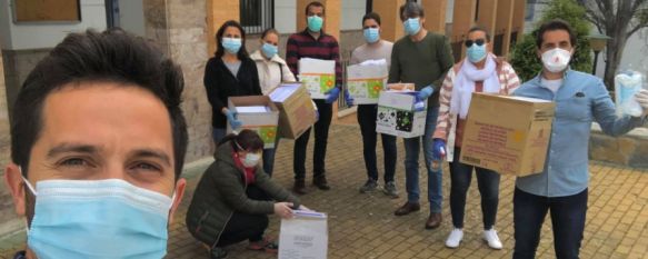 Un grupo de 30 costureras arriateñas elabora más de 2.000 mascarillas reutilizables, El Ayuntamiento de Arriate las reparte estos días entre los vecinos y espera la llegada de nuevo material sanitario chino gracias a la gestión de un empresario del pueblo, 15 Apr 2020 - 19:07