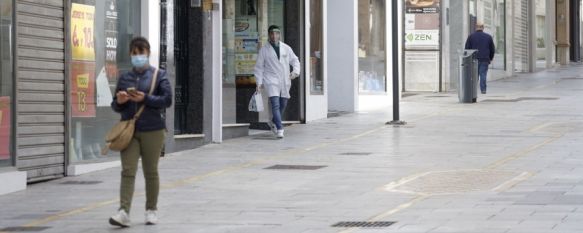 Los profesionales expuestos al público cuentan con el material de protección necesario, parte de él fruto de donaciones ciudadanas. // Juan Velasco