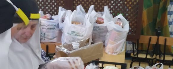 Las Hermanitas de la Cruz proveen de alimentos a unas 500 familias necesitadas de Ronda, Desde que comenzó la crisis del COVID-19, y según uno de los voluntarios que colabora con ellas, las religiosas entregan 600 bolsas de productos cada dos semanas, 21 Apr 2020 - 17:11