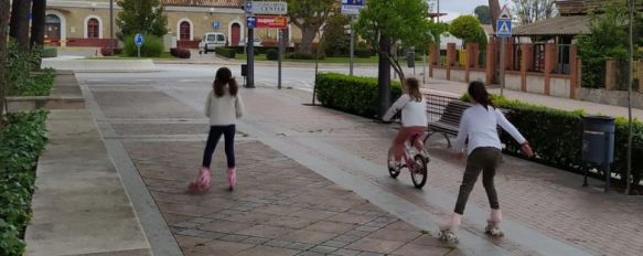 Los menores de 14 años salen por primera vez a la calle tras 43 días de confinamiento, Pueden realizar paseos de una hora, entre las 9 de la mañana y las 9 de la noche, acompañados por un adulto y a un kilómetro de distancia de su hogar, 26 Apr 2020 - 14:14