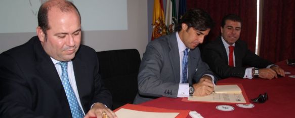 CETUR Ronda y el Centro de Iniciativas Turísticas firman un convenio de colaboración, Francisco Rivera, uno de los socios del proyecto Puerta del Sur, selló el acuerdo junto al presidente del CIT, Alfredo Carrasco, 26 Nov 2011 - 16:37