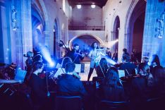 El grupo se encargó de la producción de diversos vídeos musicales que tuvieron como escenario el Convento de Santo Domingo. // Anthony Jiménez Orquesta