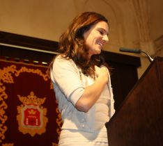 Mamen Sánchez, nieta del fundador de ¡Hola!, dirigiéndose a los presentes. // CharryTV