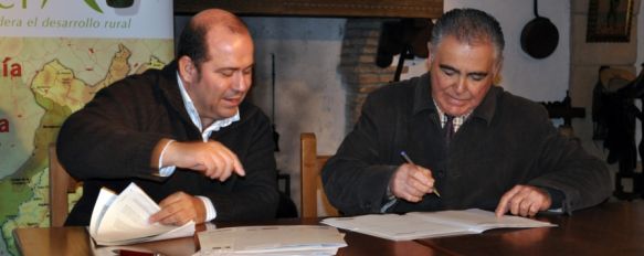 17 proyectos subvencionados por el CEDER generarán una inversión de más de 600.000 euros, Diecisiete promotores y promotoras de la Serranía han firmado esta mañana sus respectivos contratos en el Museo Lara, 30 Nov 2011 - 15:27