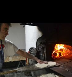 La Panadería Hermanos Gil elabora pan casero desde 1898. // Javier Gil