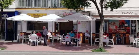 El Bar El Quijote ha sido uno de los que ha tenido la posibilidad de ampliar su terraza para incluir mayor número de mesas respetando el distanciamiento físico. // CharryTV